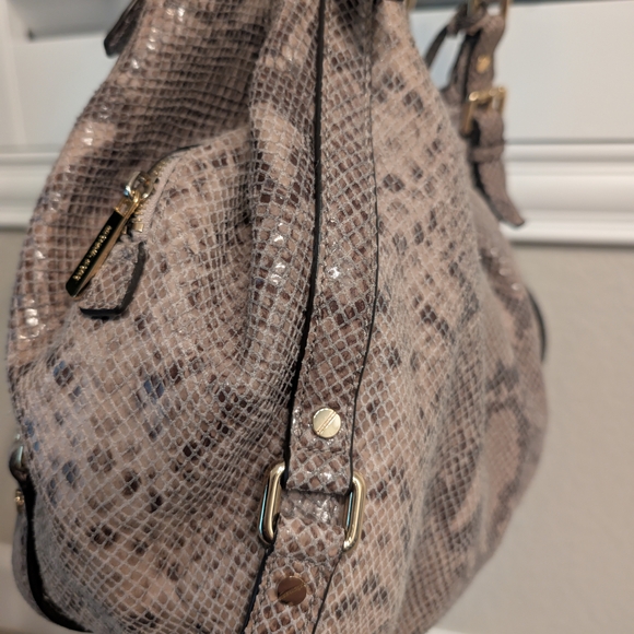 ✨ Like New Michael Kors Snake Print 3 Compartment Shoulder Bag - Tan - Picture 4 of 16
